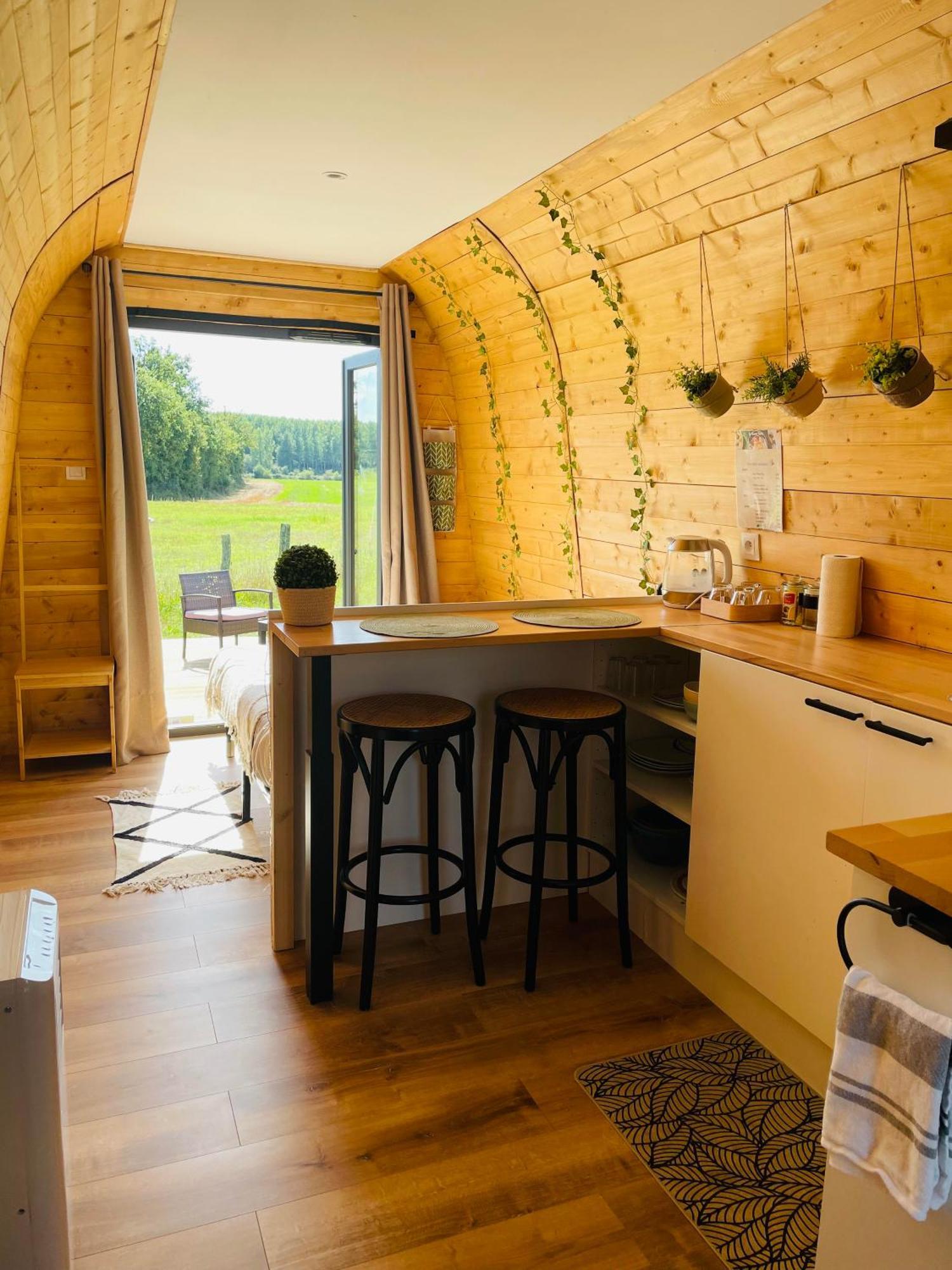Logement Insolite : La Ruche Verte Monts-sur-Guesnes Exterior photo